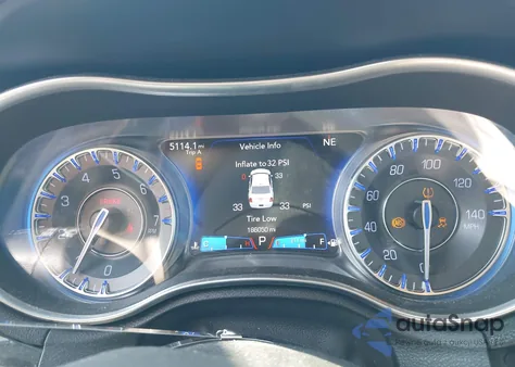 2015 Chrysler 300 Limited z USA, uszkodzony, nr VIN 2C3CCAAG1FH742910